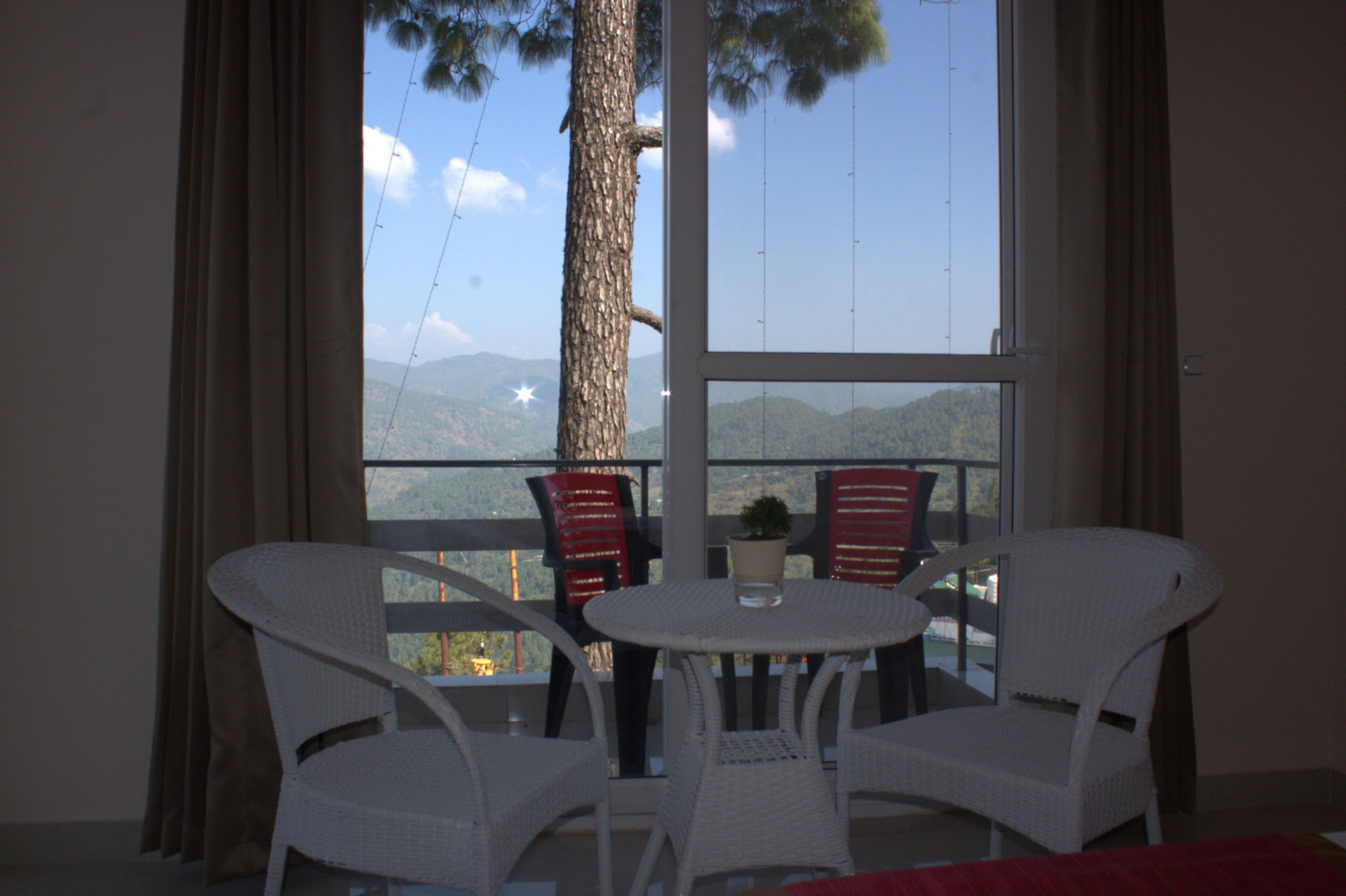 Laptop workspace, blackout curtains, iron/ironing board, free WiFi