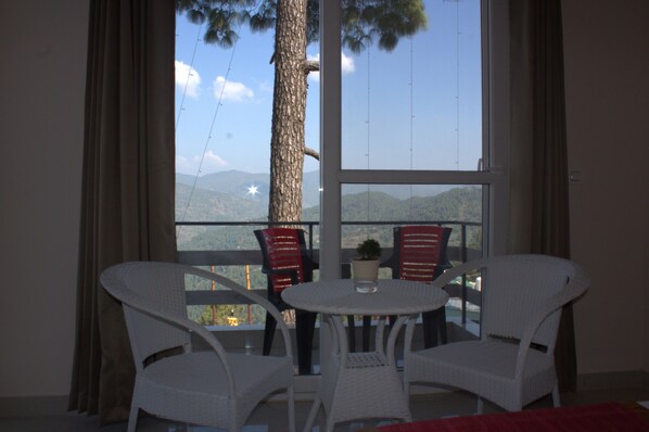 Laptop workspace, blackout curtains, iron/ironing board, free WiFi - Shivansh Hotel (Kotdwar)