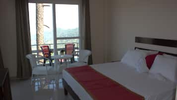 Laptop workspace, blackout curtains, iron/ironing board, free WiFi