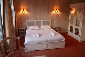 15 dormitorios, tabla de planchar con plancha, wifi y ropa de cama