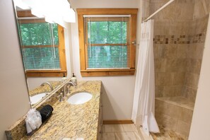 Shower, hair dryer, towels, soap - Creekside Refuge - Highly-rated private Blue Ridge cabin with hot tub + fishing (Mineral Bluff)