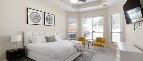 5 室のベッドルーム、デスク、アイロン / アイロン台、旅行用ベビーベッド