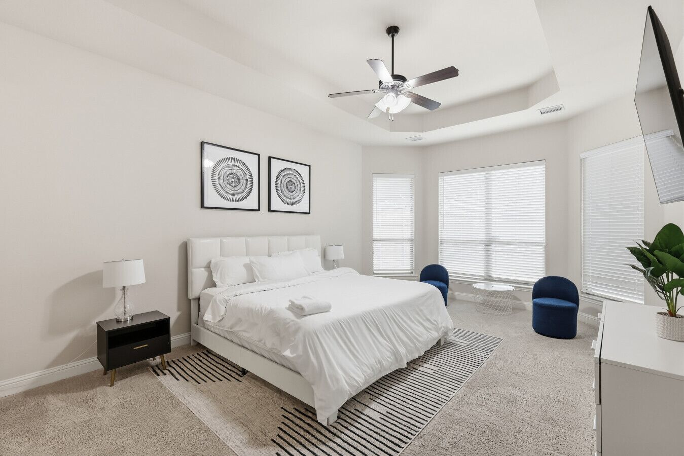 5 camere, una scrivania, ferro/asse da stiro, culla da viaggio