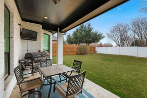Outdoor dining - Spacious & Luxe, 5 Star Neighborhood, Movie Theater (Frisco)