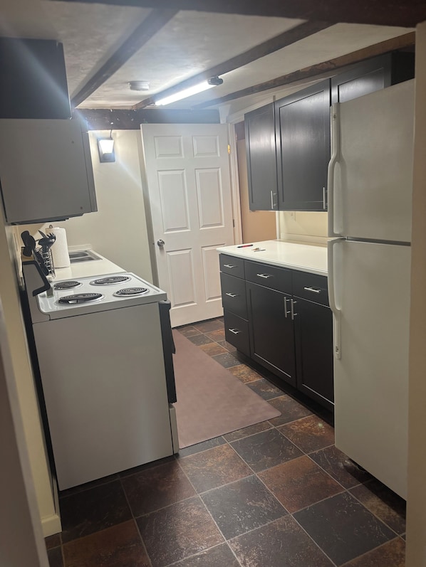 Fridge, oven, stovetop, dishwasher