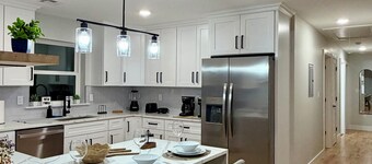 Premium New 4-Bedroom Apartment 25 min to NYC