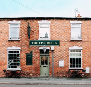 Exterior - The Five Bells Inn (Claypole)
