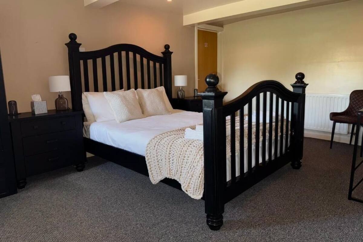 Standard Double Room | Soundproofing, iron/ironing board, free WiFi