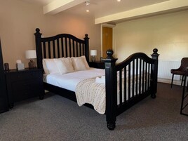 Standard Double Room | Iron/ironing board, free WiFi