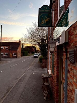 Exterior - The Five Bells Inn (Claypole)