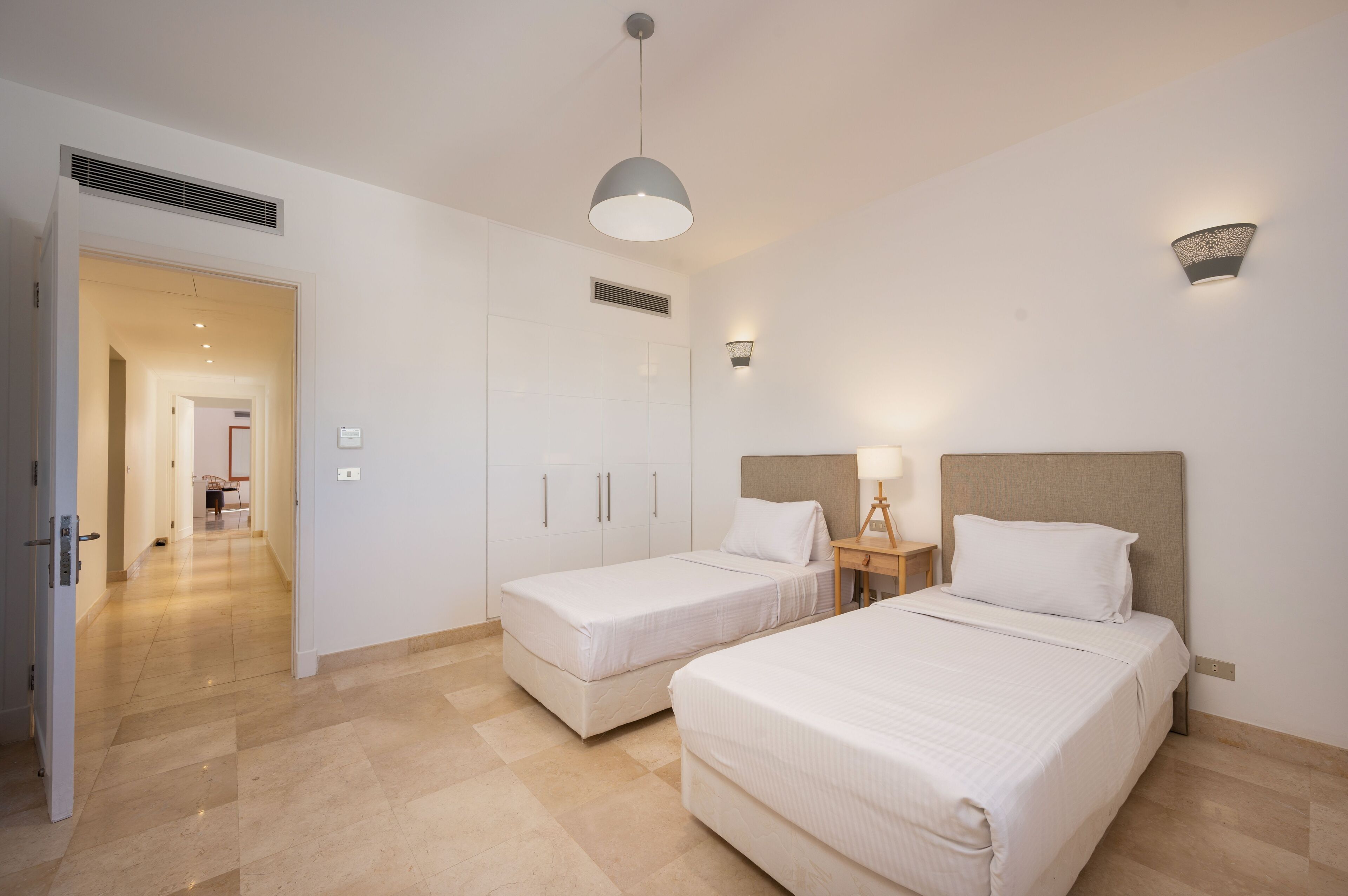 Een strijkplank/strijkijzer, gratis wifi, beddengoed