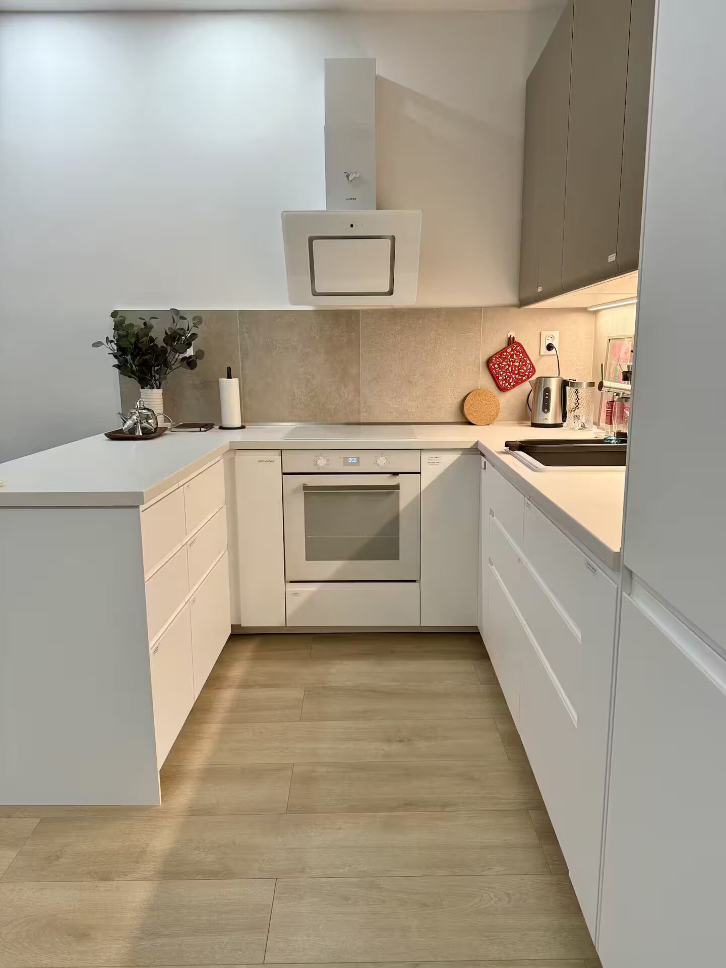 冰箱、微波炉、烤箱、炉灶