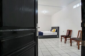 Free WiFi, bed sheets - SPOT ON 91117 Sriwijaya Residence (Bandung)