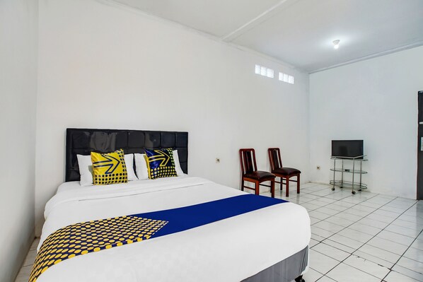 Economy Double Room | Free WiFi, bed sheets - SPOT ON 91117 Sriwijaya Residence Syariah (Bandung)