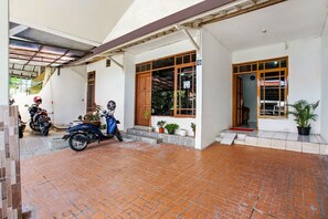 Exterior - SPOT ON 91117 Sriwijaya Residence (Bandung)