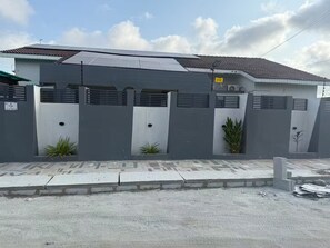 Property grounds - Newly renovated house in a gated community (ACCRA)