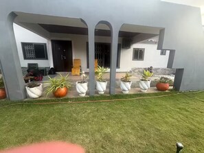 Terrace/patio - Newly renovated house in a gated community (ACCRA)