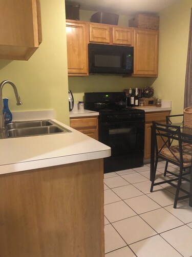Cozy 1-bedroom apartment in Dedham, a hop skip away from Boston