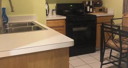 Cozy 1-bedroom apartment in Dedham, a hop skip away from Boston