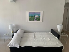 Silitysrauta/-lauta, Wi-Fi, vuodevaatteet