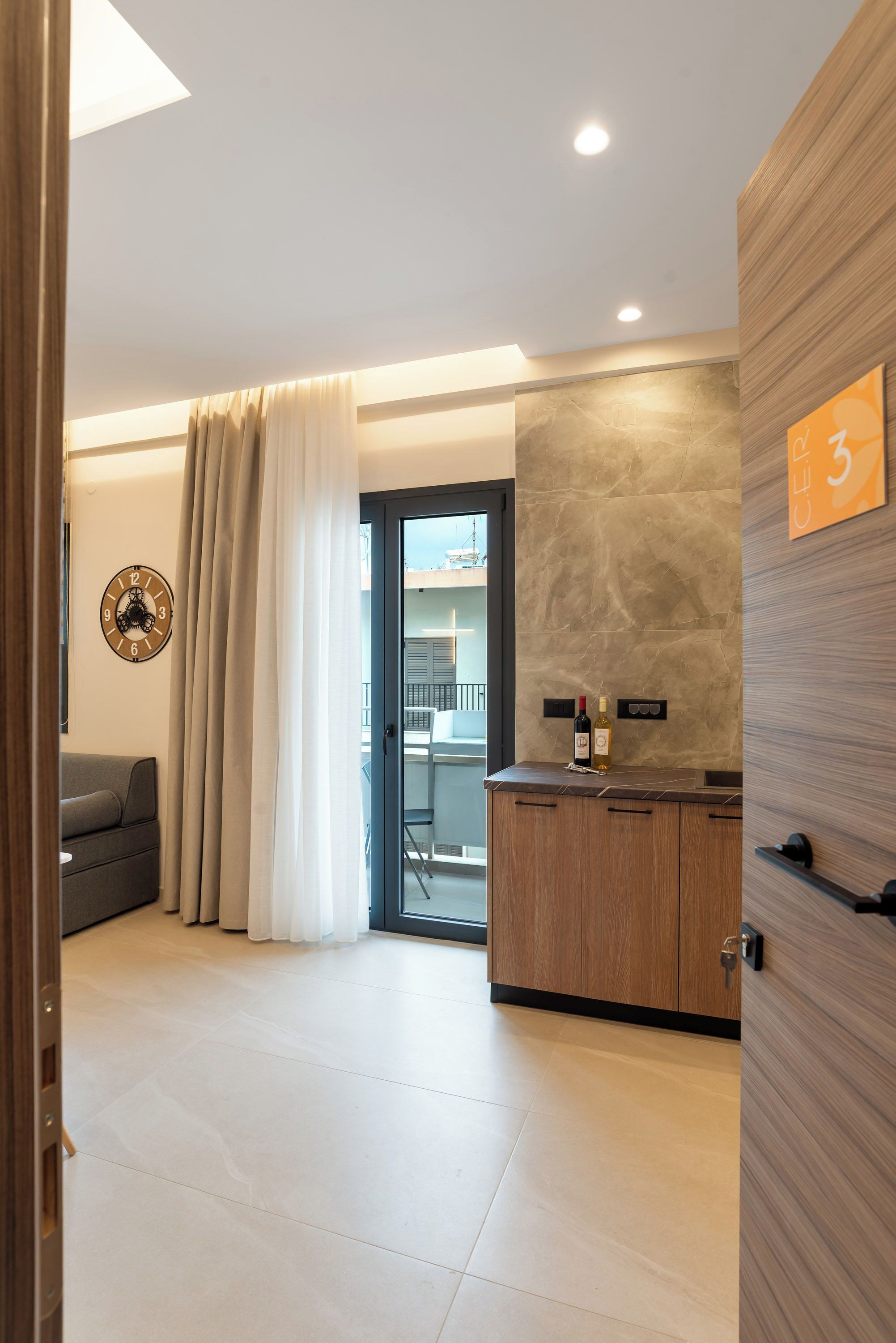 Fridge, oven, stovetop, cookware/dishes/utensils