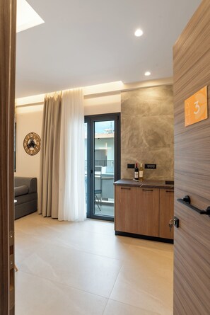 Réfrigérateur, four, plaque de cuisson