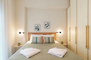 Comfort Apartment | Premium bedding, laptop workspace, blackout drapes, free WiFi - Chania Experience Residence (Chania)