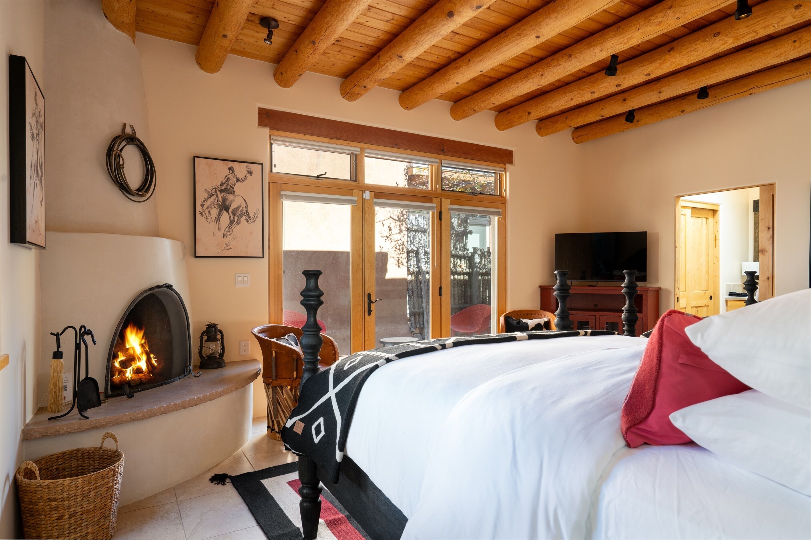 2 bedrooms, desk, iron/ironing board, travel cot