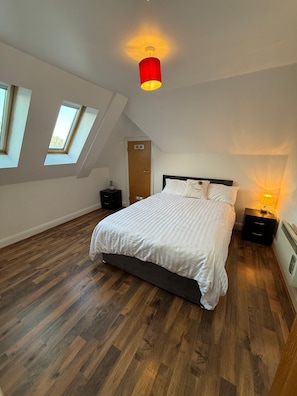 2 bedrooms, iron/ironing board, free WiFi, bed sheets - Two-bedroom Attic House (Colchester)