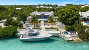 Exterior - Villa Cariad (Turks and Caicos)