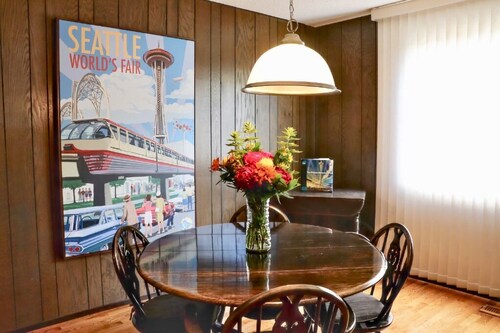 Spacious 3-bedroom house in comfortable Federal Way neighborhood