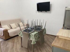 Interior - PGU Guest House (Bosa)