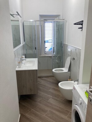 Bathroom - PGU Guest House (Bosa)