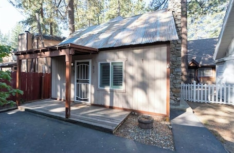 Exterior. Romantic one bedroom, one bath cabin with white picket fence in.
Extremely cozy.