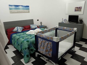 3 bedrooms, free WiFi, bed sheets - Ideal for a group of friends or a large family, pets allowed (Genova)