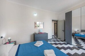 3 bedrooms, free WiFi, bed sheets