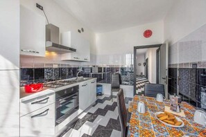 Private kitchen - Ideal for a group of friends or a large family, pets allowed (Genova)