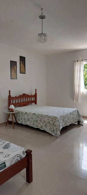 5 Schlafzimmer, Bügeleisen/Bügelbrett, kostenloses WLAN