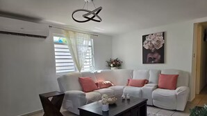 Smart TV - Flor Amapola Unit# 1 / Camelia House (Aguadilla Pueblo)