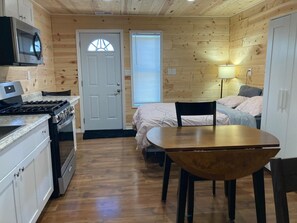 WiFi, bed sheets - Cozy Efficiency Studio Apartment On Ginkgo Farm (Liberty)