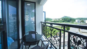 Camera Luxury con letto matrimoniale o 2 letti singoli, vista collina | Wi-Fi gratuito