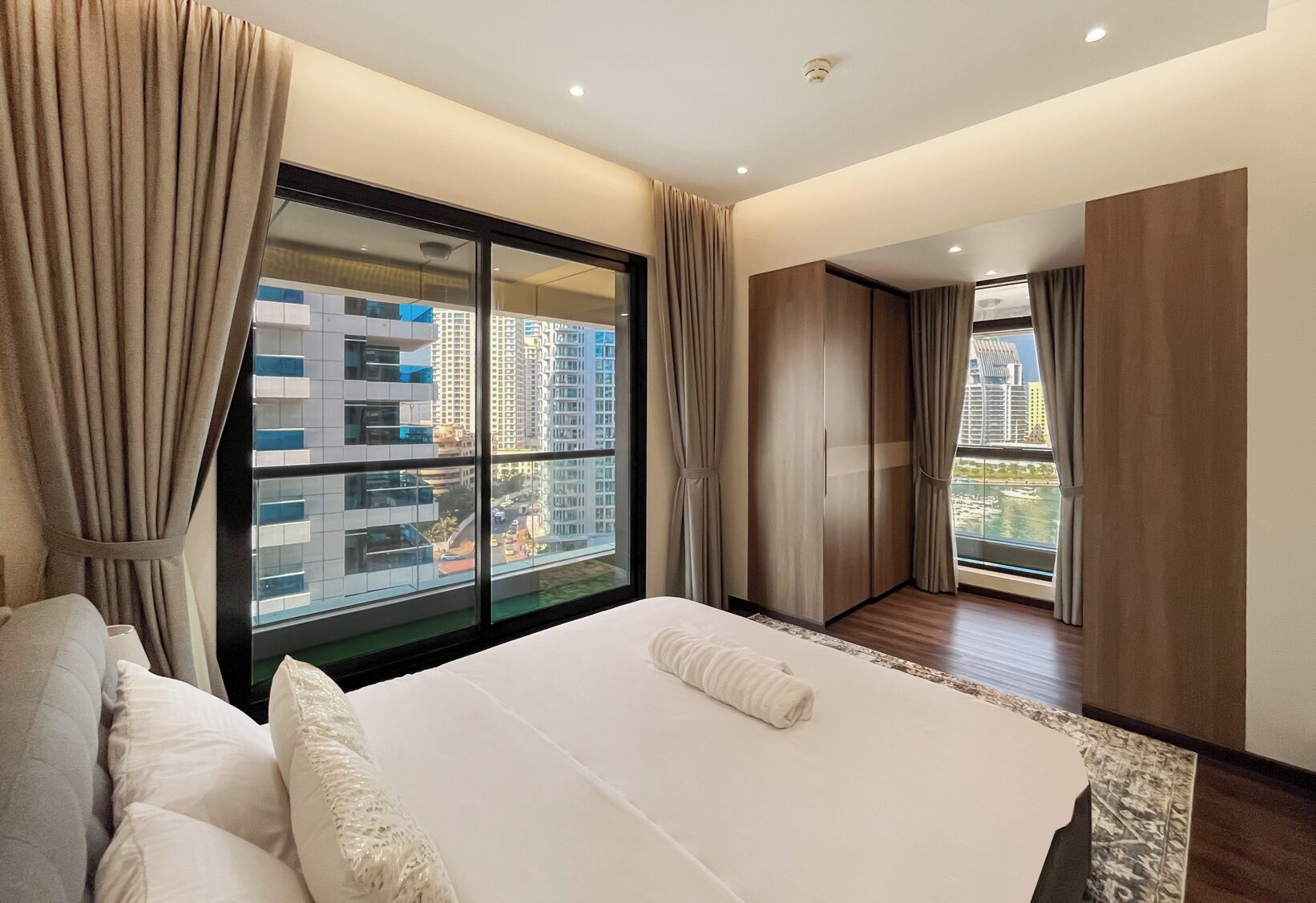 Bügeleisen/Bügelbrett, Internetzugang, Bettwäsche