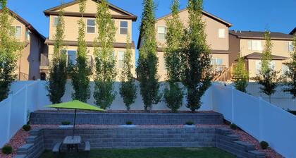 Home, away from home - 15min to Airport.