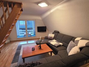 TV, books - "Creative time-out in the studio apartment of a fisherman in Zingst" (Zingst)