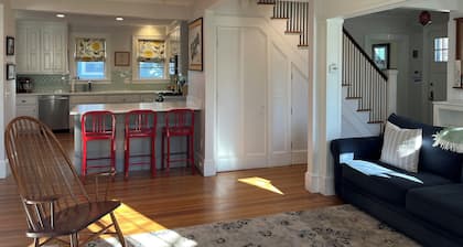 Spacious 5-bedroom home with private yards - near Brown/RISD