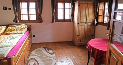 • CASA RICO • revitalised Carpathian farm in a shepherd's village. Pet-friendly
