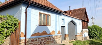 • CASA RICO • revitalised Carpathian farm in a shepherd's village. Pet-friendly