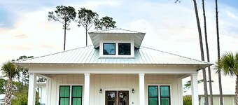 	Newly Built 3BR and 2bath Beach Cottage 
St. Teresa Beach, Summercamp community