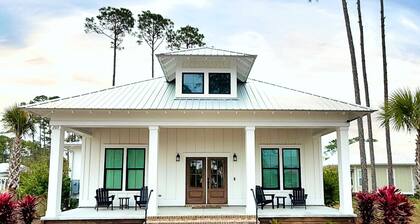 Newly Built 3BR and 2bath Beach Cottage
St. Teresa Beach, Summercamp community