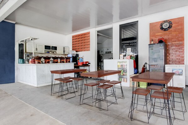 Restaurant - Collection O River House (Semarang)